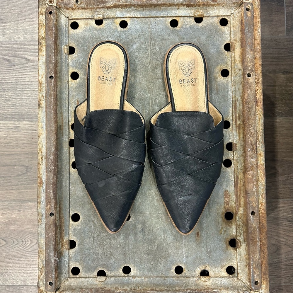 BEAST Fashion Black Woven Mules